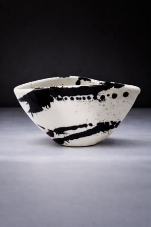 ΚΟΥΠΑ ΜΕ ΕΝΙΑΙΟ ΧΕΡΙ ΜΑΥΡΕΣ ΠΙΤΣΙΛΙΕΣ