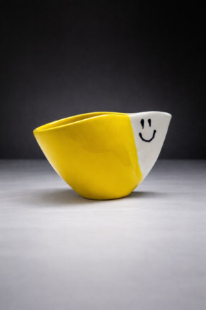 ΚΟΥΠΑ ΜΕ ΧΕΡΙ ΕΝΩΜΕΝΟ ΚΙΤΡΙΝΟ ΦΑΤΣΑΚΙ