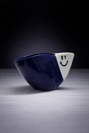 ΚΟΥΠΑ ΜΕ ΧΕΡΙ ΕΝΩΜΕΝΟ ΜΠΛΕ ΣΚΟΥΡΟ ΦΑΤΣΑΚΙ